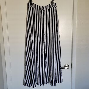 Hot Topic Maxi Skirt